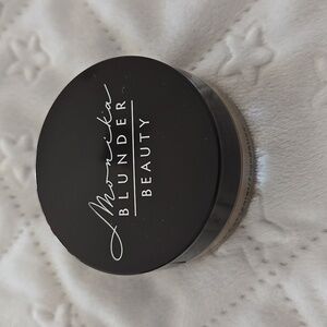 Monika Blunder Beauty Blunder Cover 2.25 Zwei